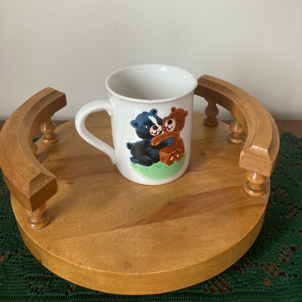 Vintage hugging bear mug